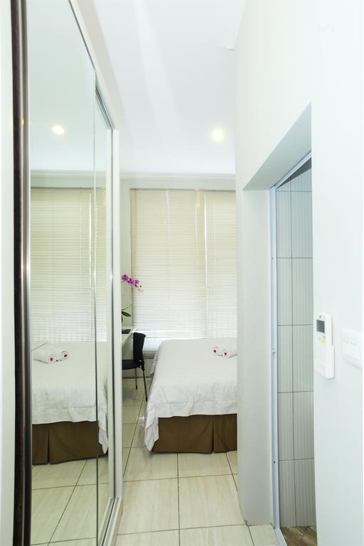 Topaz Residence Jakarta Extérieur photo
