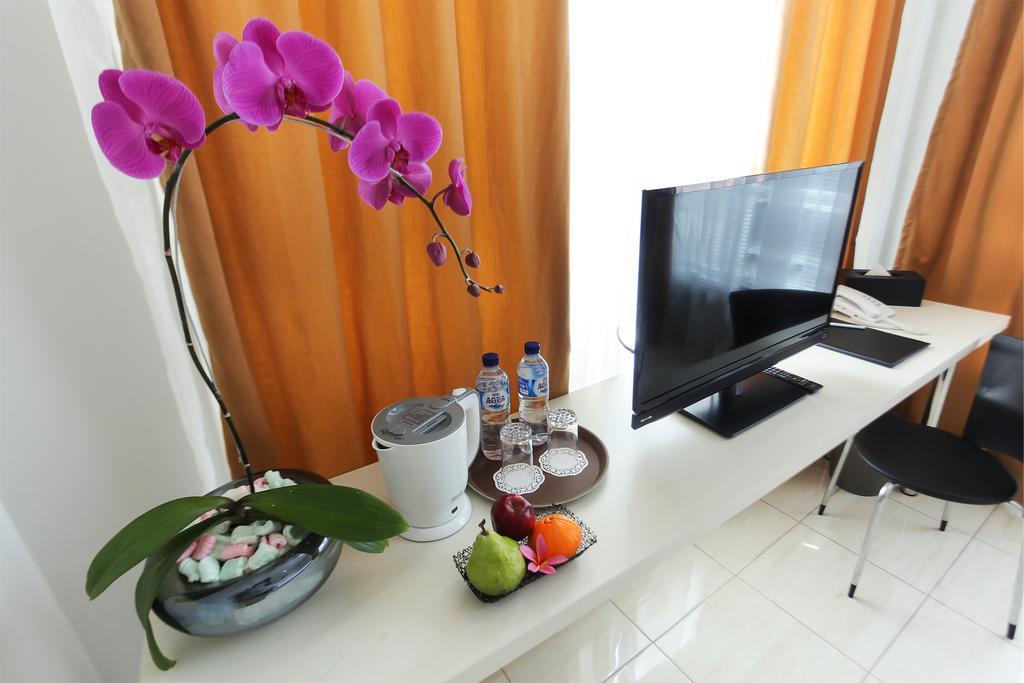 Topaz Residence Jakarta Extérieur photo